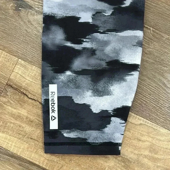 Reebok 7/8 High Rise Black/Gray/White Leggings Size XL NWT Moisture Management - Picture 11 of 13